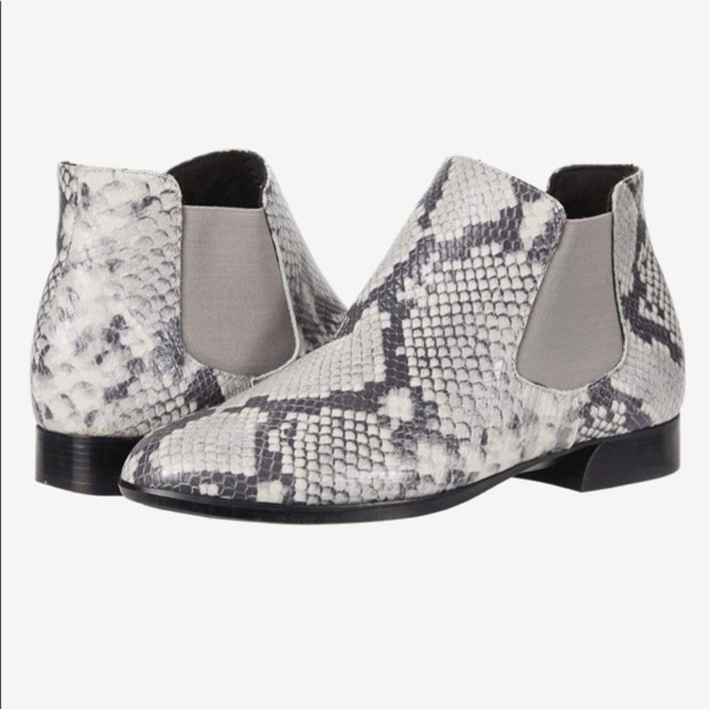 MUNRO Cate Water Resistant Chelsea Boot